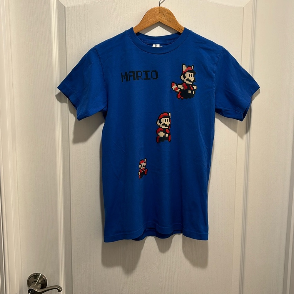 Here is a classic Mario shirt from game Nintendo. Size is small.